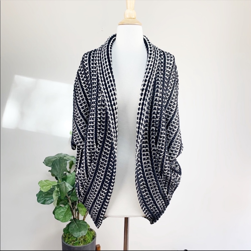 🖤Black and beige anthropology open cardigan